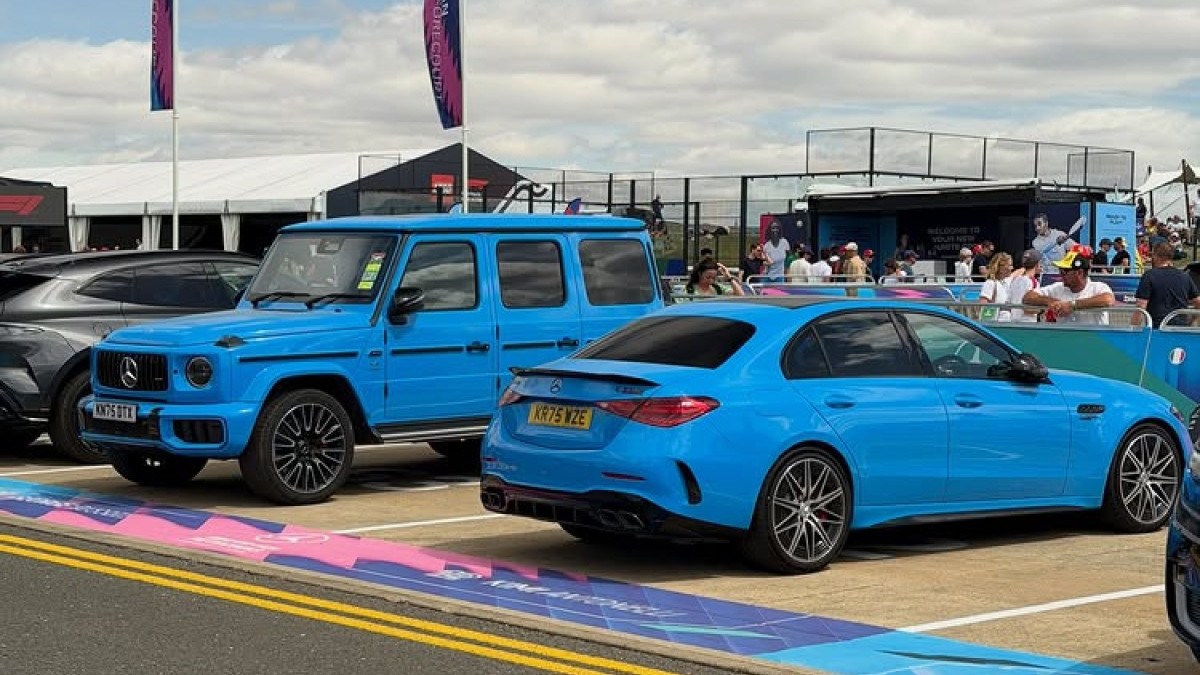 Dupla da Mercedes estava usando modelos com pintura especial