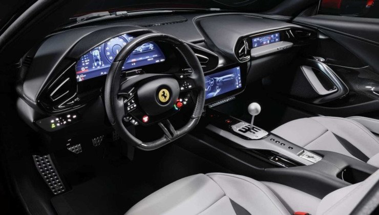 A Ferrari 12Cilindri ter&aacute; c&acirc;mbio manual de 6 marchas