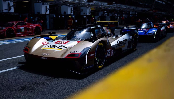  Cadillac e Corvette brigam pela gl&oacute;ria em Interlagos