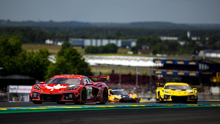  Cadillac e Corvette brigam pela gl&oacute;ria em Interlagos