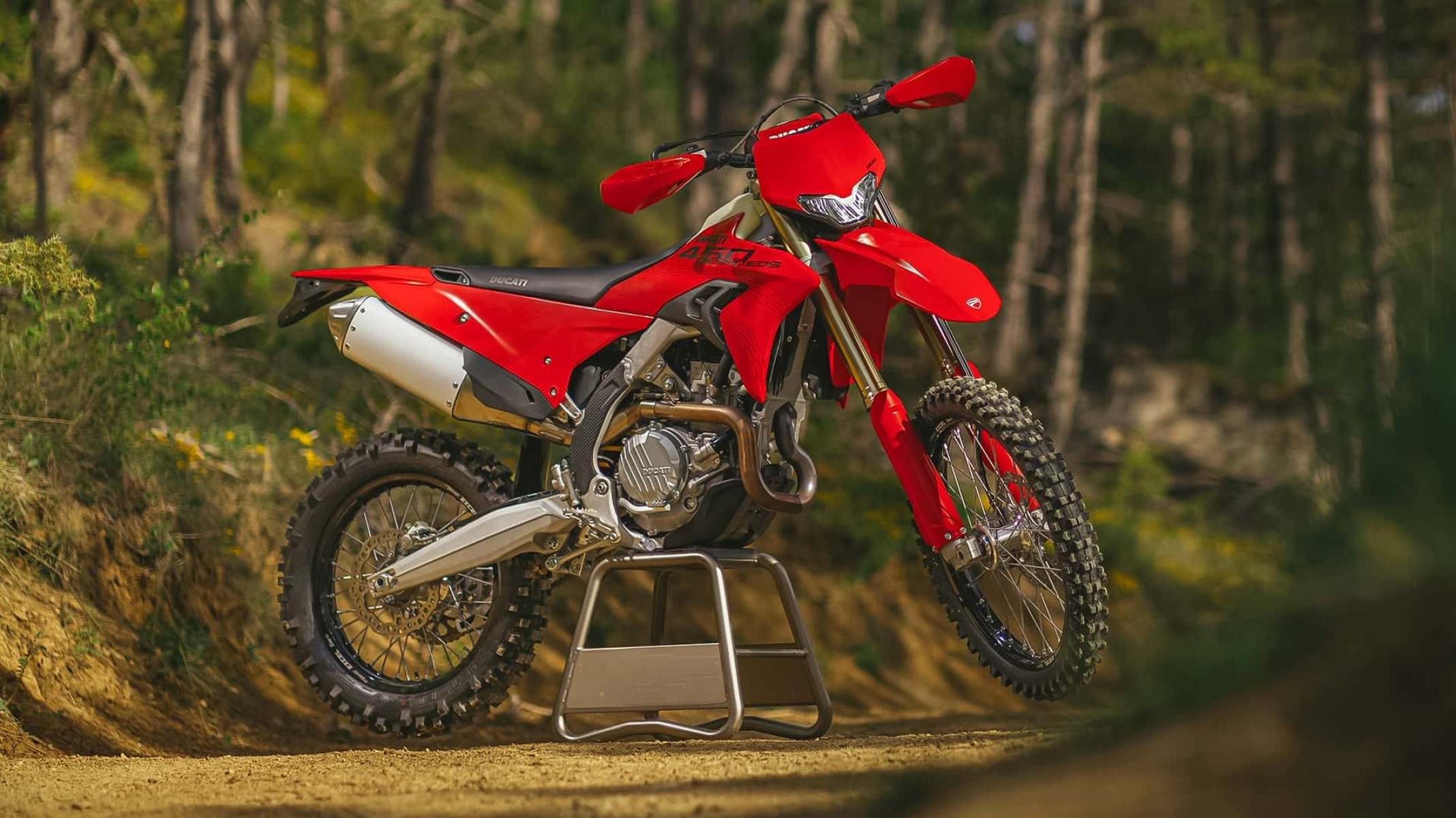 Primeira moto de enduro da Ducati chega com tecnologia de competição