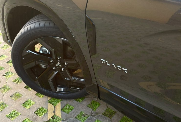 Eclipse Cross Black 2027