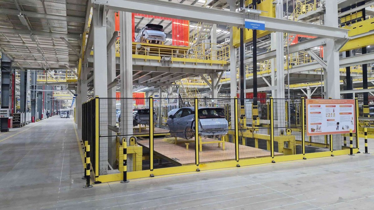 Linha de produção do BYD Dolphin Mini em Camaçari (BA)