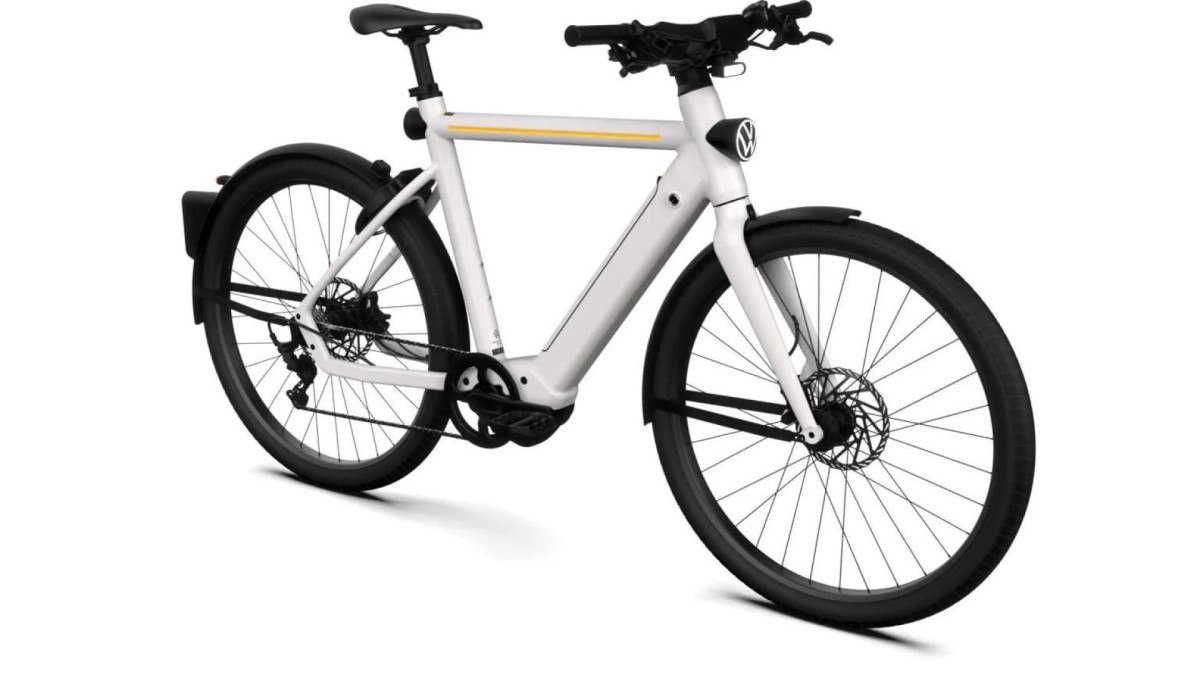 e-bike Volkswagen conta com logotipo iluminado