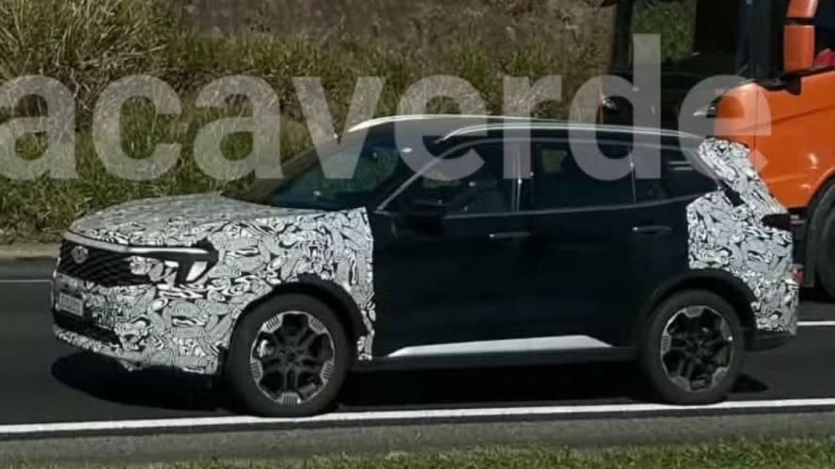 Ford Territory 2027 esconde sistema híbrido sob camuflagem
