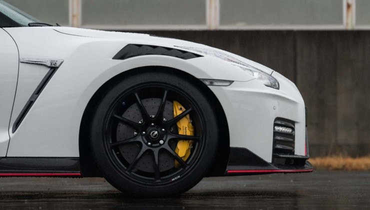 Pin&ccedil;as na cor amarela significam carros do topo, como o GT-R Nismo
