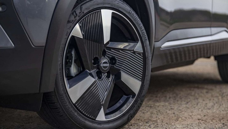 Pin&ccedil;as prateadas est&atilde;o presentes em carros mais comuns, como Kicks, Kait, Versa e Sentra