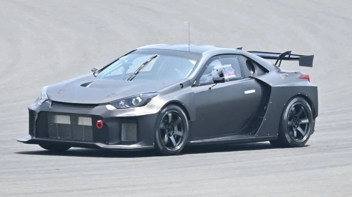 Novo esportivo da Toyota é flagrado em testes