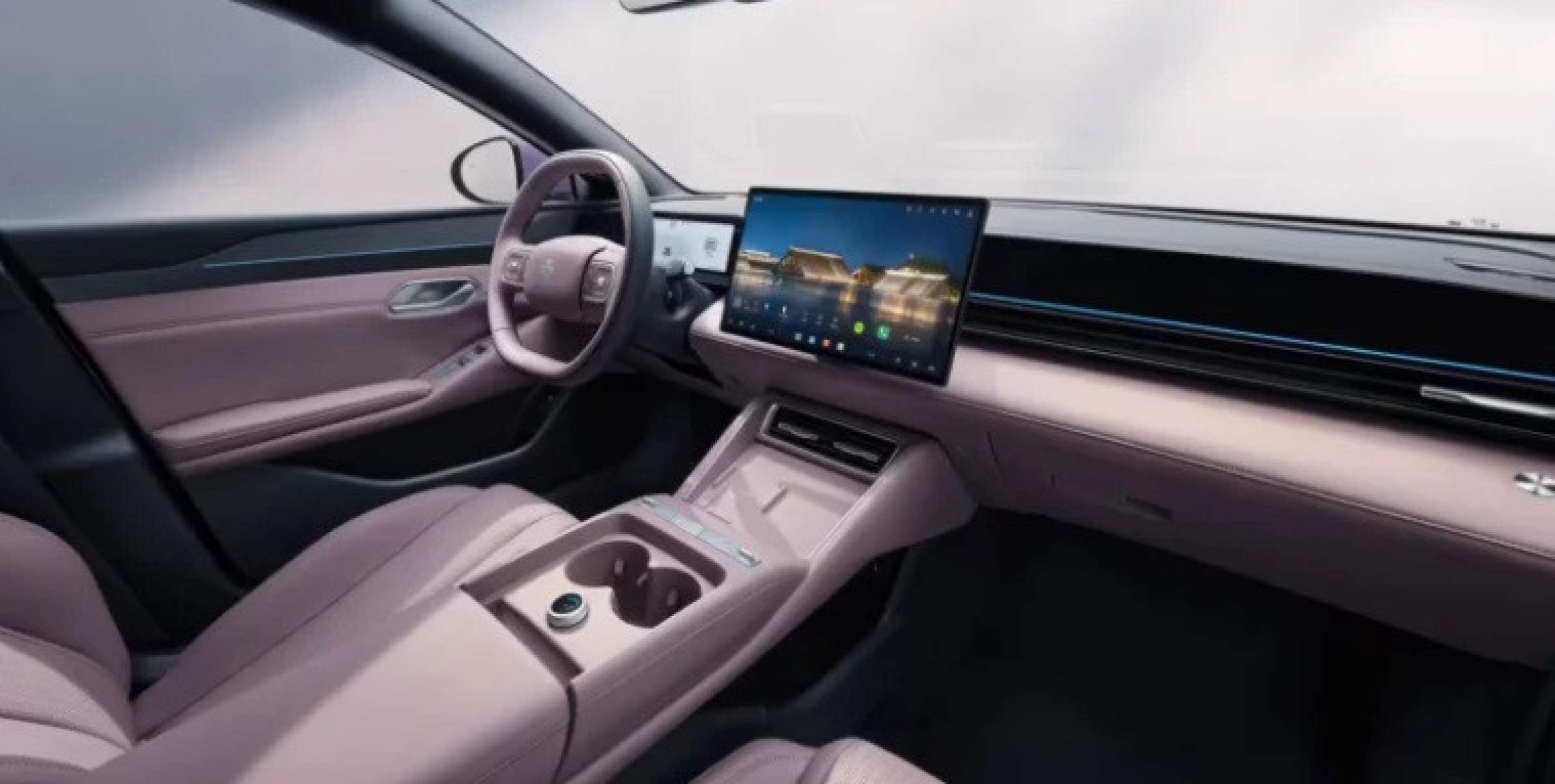 BYD revela interior de sedã Qin Max na China; veja detalhes