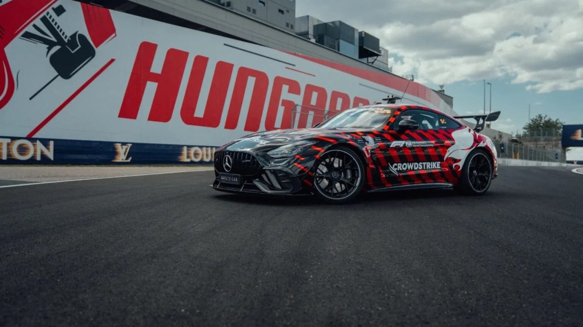 AMG GT ganha pintura especial para celebrar os 30 anos de atuação da Mercedes como Safety Car