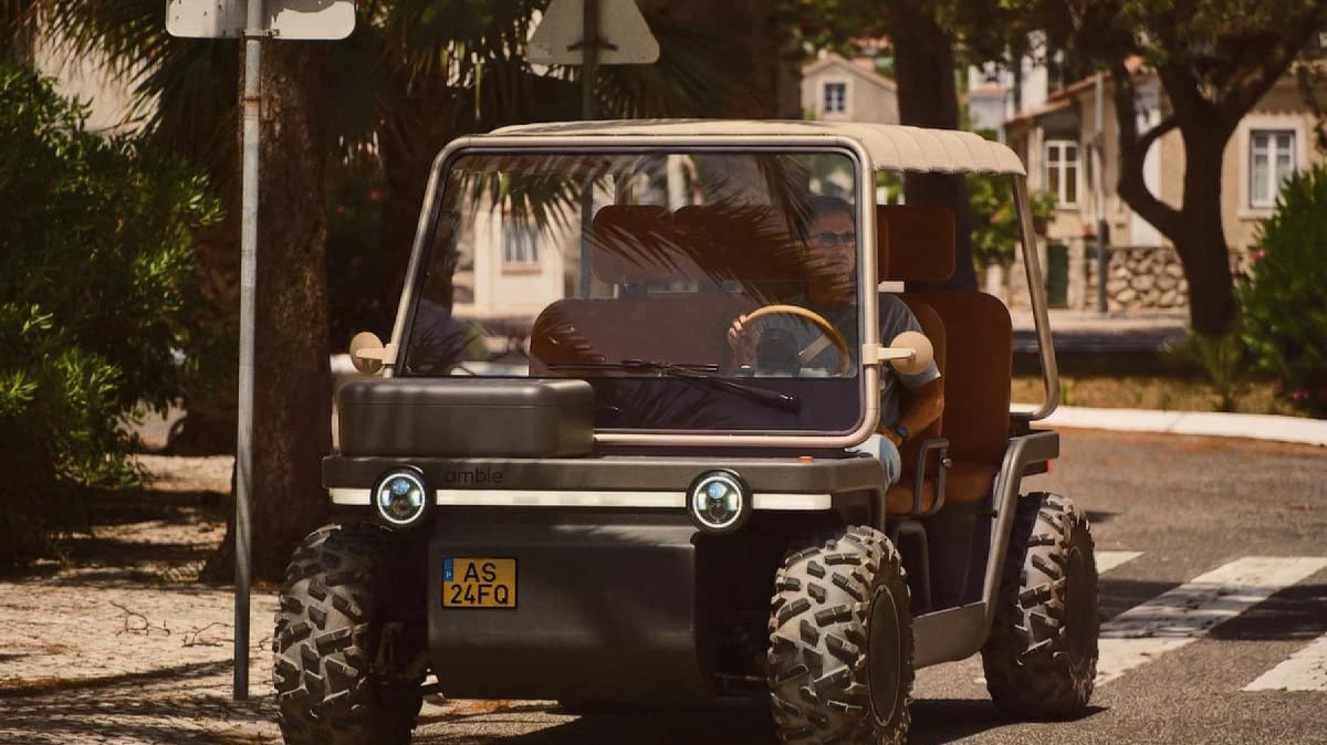 Inspirado nos antigos carros de praia, o Amble One surge como um buggy el&eacute;trico que busca conectar o motorista ao ambiente ao seu redor, em vez de ser mais um espa&ccedil;o para se conectar &agrave; internet.
