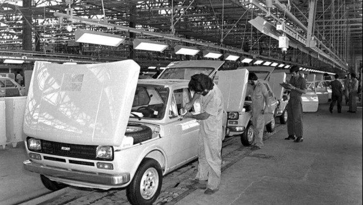 Linha de produ&ccedil;&atilde;o do Fiat 147 em Betim (MG)