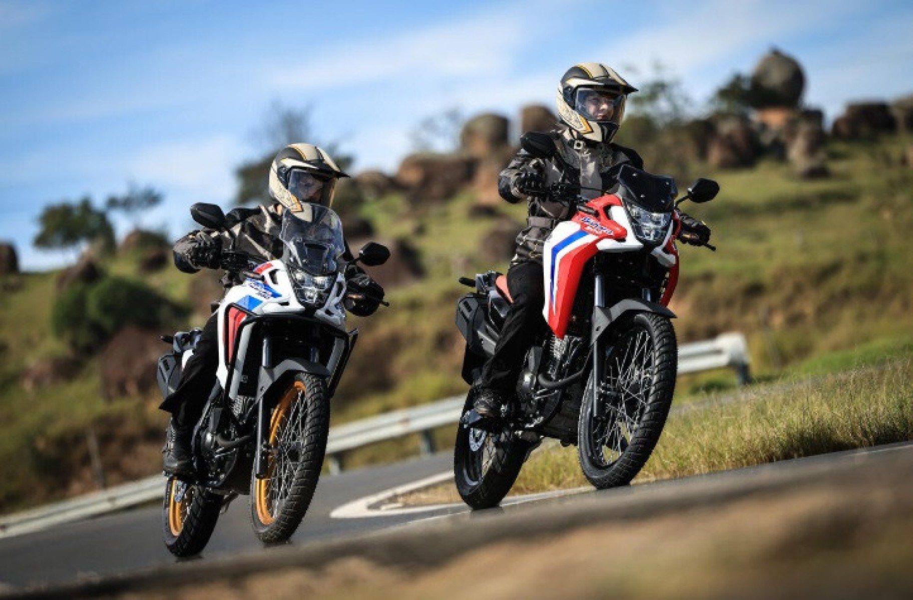 Honda lança XRE300 Sahara 2027 no Brasil; veja preços