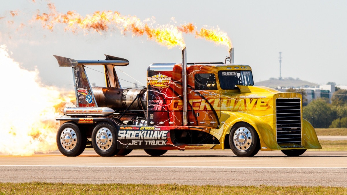 O Shockwave Jet Truck, é um caminhão que consegue ultrapassar os 600 km/h 