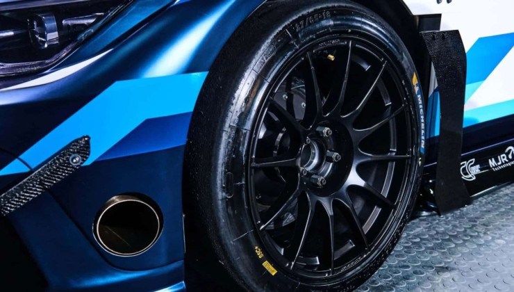 O modelo al&eacute;m do novo motor e da alta potencia, possui sa&iacute;das de escape dianteiras