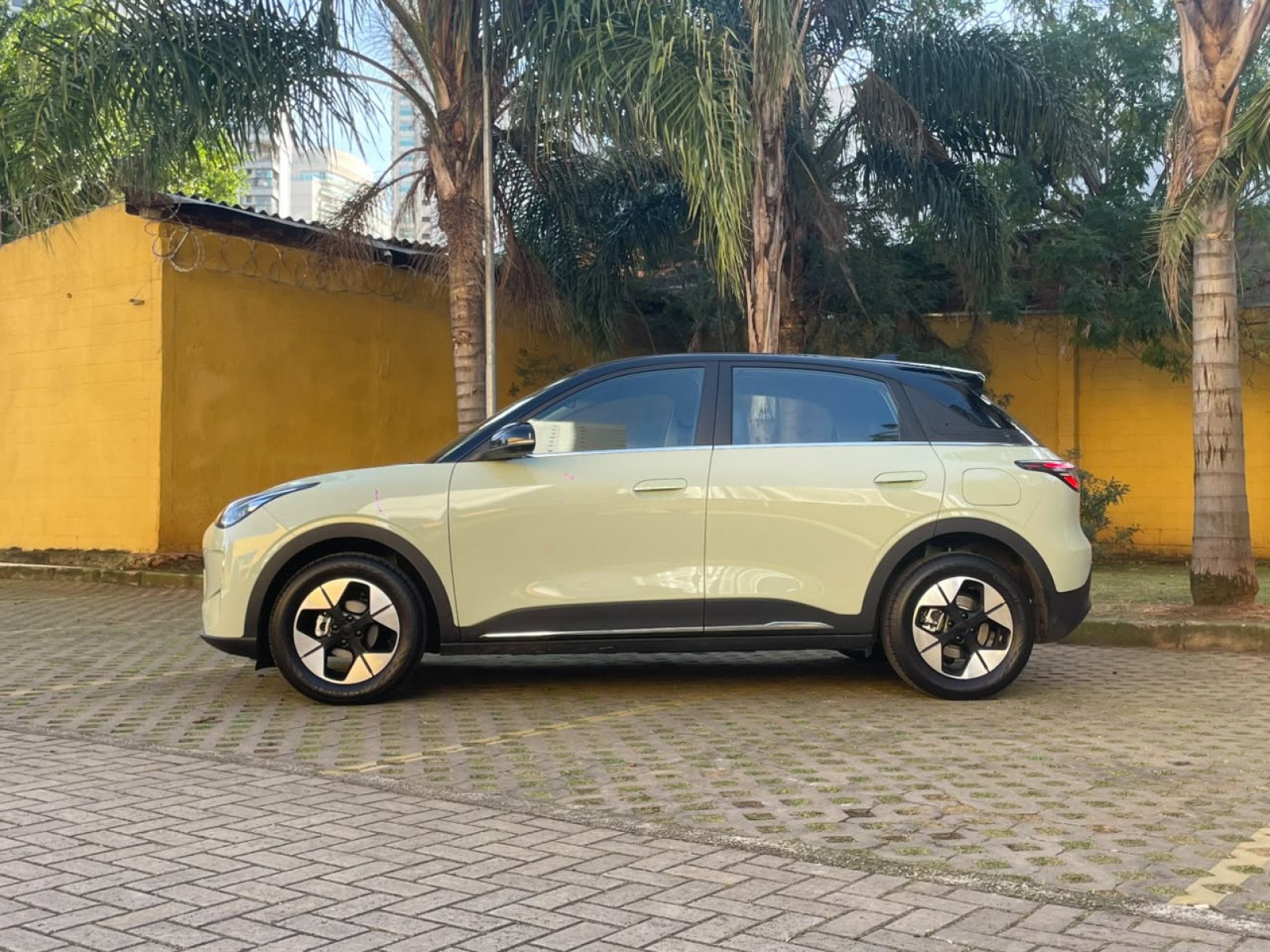 Geely EX2