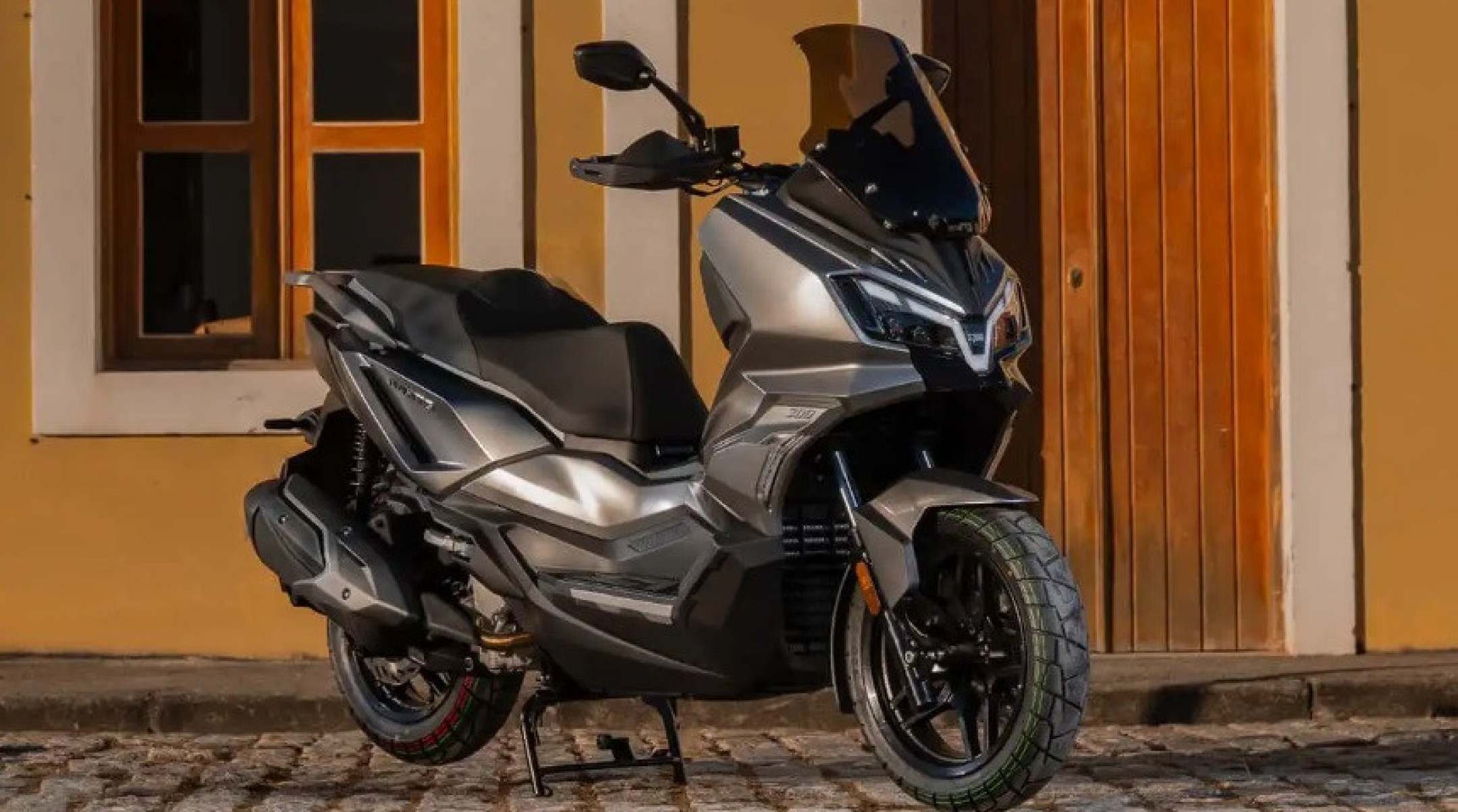 Dafra SYM ADXTG 300 2027