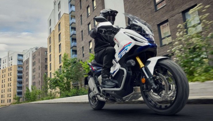 Honda X-ADV 2027 em movimento -  (crédito: Divulgação/Honda)