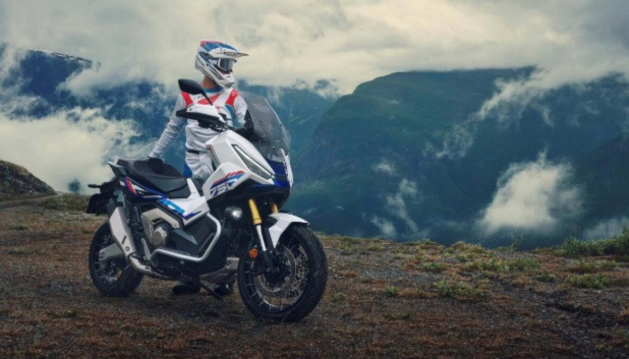 Honda X-ADV 2027 ganha duas novas cores