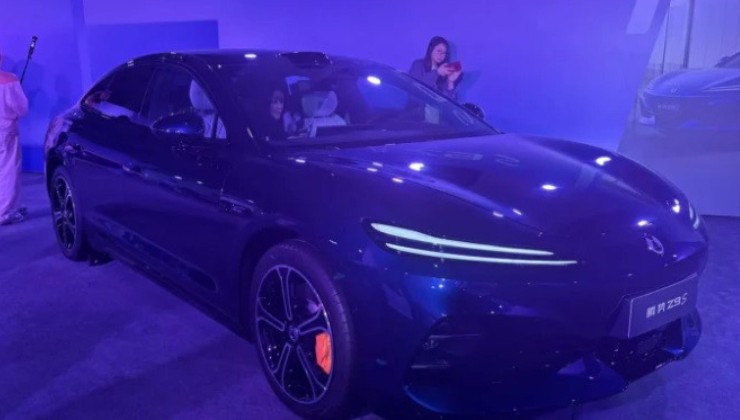 Denza Z9S de frente  -  (crédito: Reprodução/Sohu)