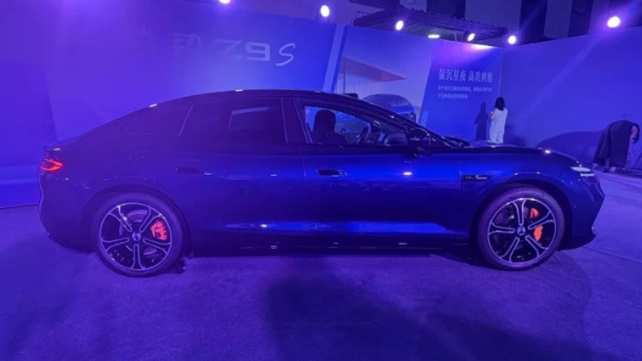 Denza Z9S visto de lado 