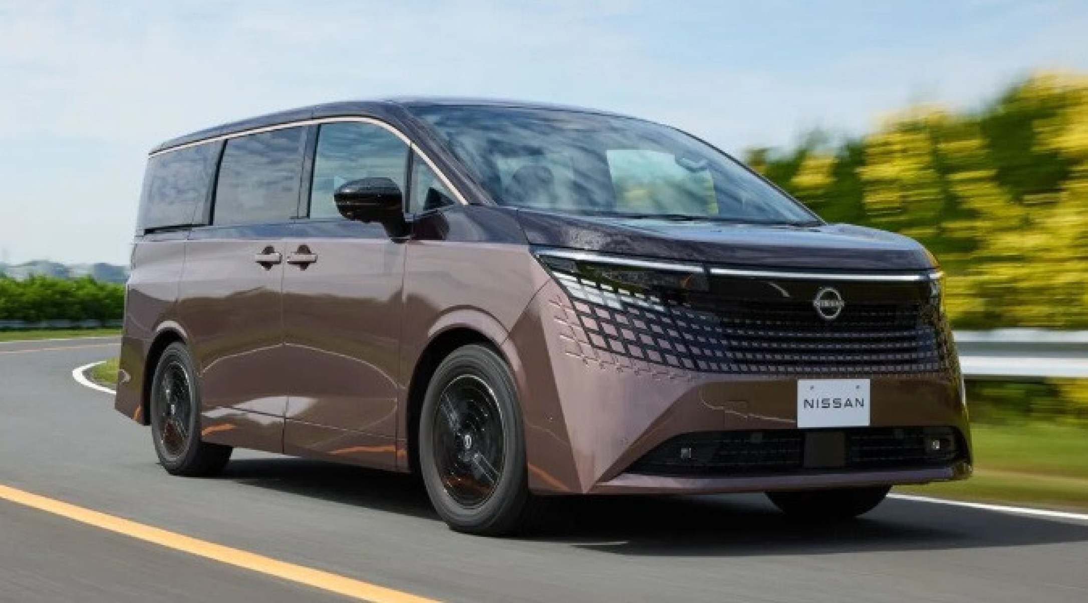Nissan Elgrand tem cancelamento de ru&iacute;do in&eacute;dito