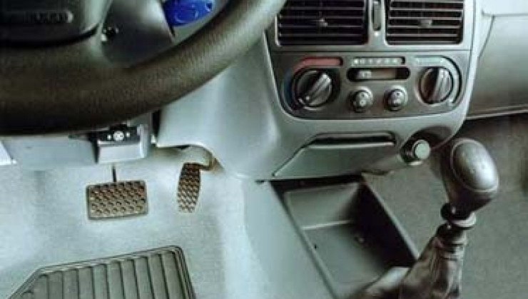 Fiat Palio Citymatic, que tinha um c&acirc;mbio manual mas sem pedal da embreagem