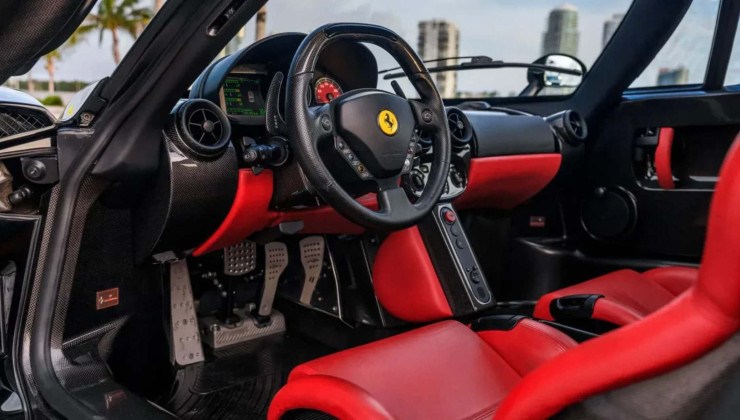 Configura&ccedil;&atilde;o com interior em couro vermelho &eacute; rar&iacute;ssima