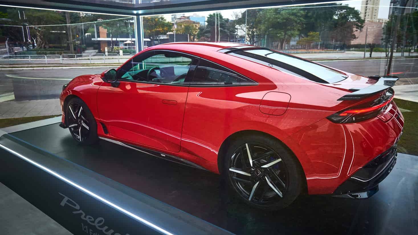 O cup&ecirc; h&iacute;brido esportivo Honda Prelude em exposi&ccedil;&atilde;o na capital paulista, destacando seu design e inova&ccedil;&atilde;o -  (crédito: Divulga&ccedil;&atilde;o/Honda)