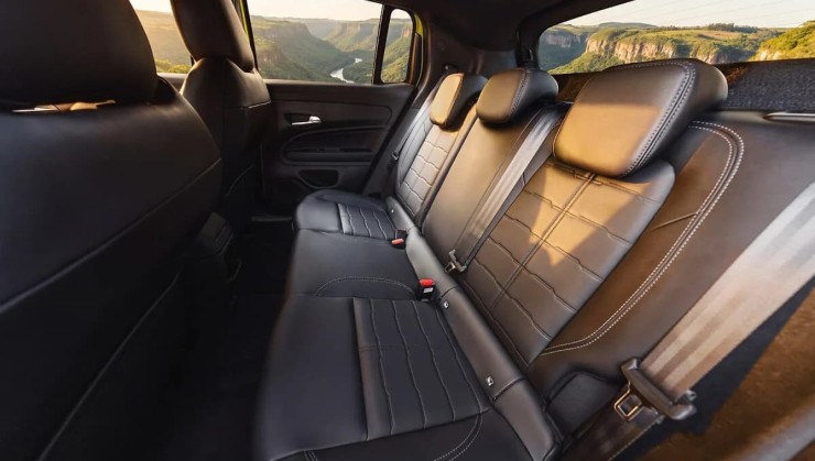 Espa&ccedil;o interno do Jeep Avenger