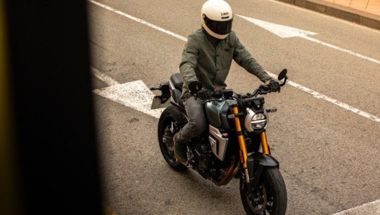 Suzuki GSX-8T de frente -  (crédito: Divulgação/Suzuki)