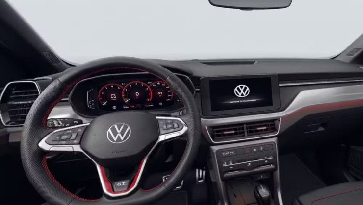 Interior da vers&atilde;o GT traz acabamentos vermelhos