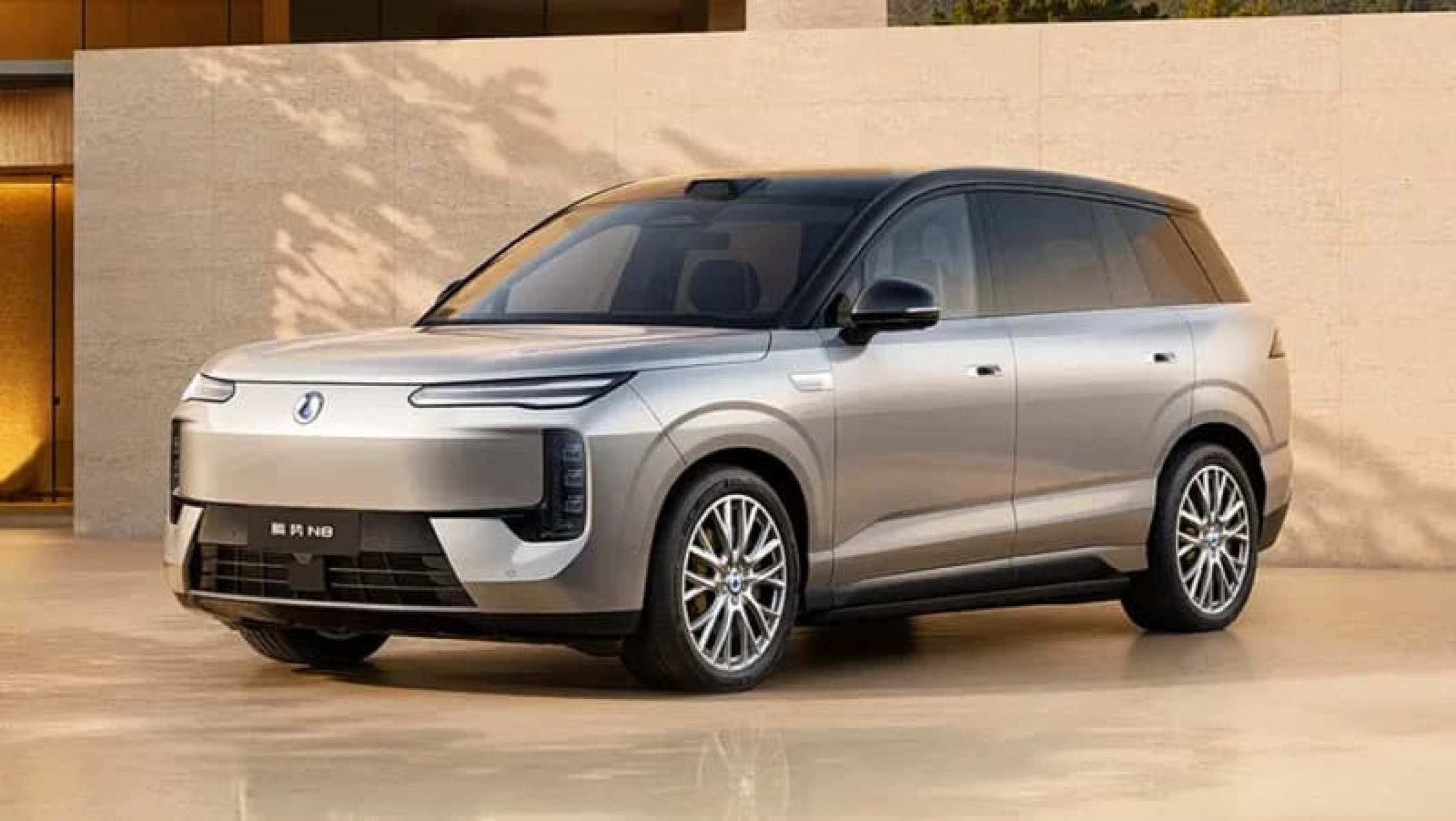 Denza lança SUV elétrico que roda por mais de 1.000 km sem recarregar