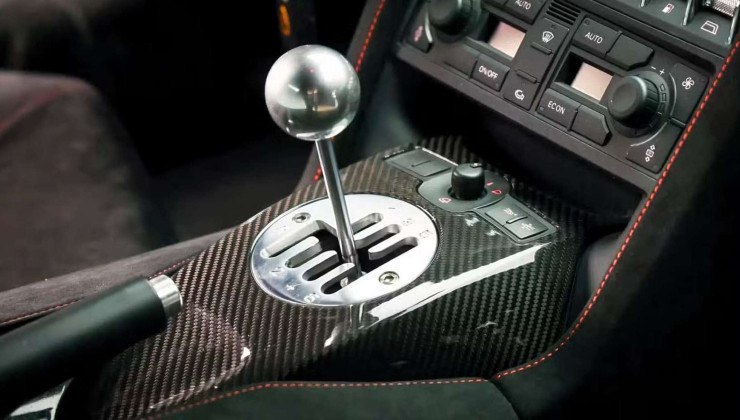 Transmissão manual foi utilizada em um Lamborghini pela última vez em 2013 -  (crédito: Reprodução/Bring a Trailer)