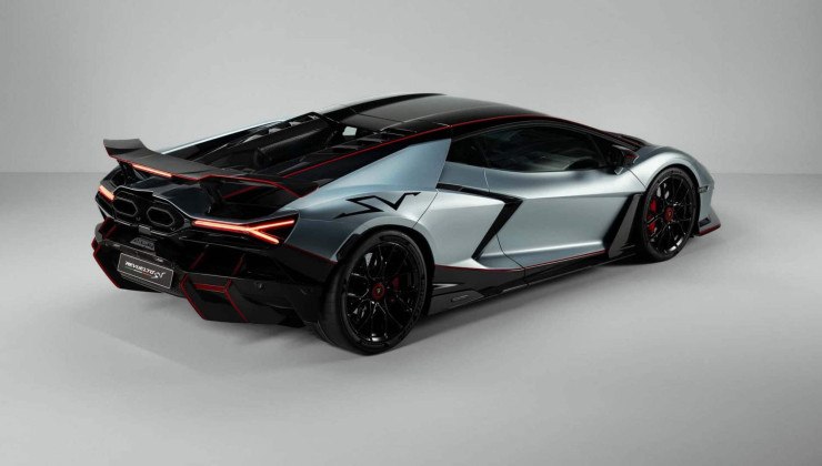 Lamborghini Revuelto SV