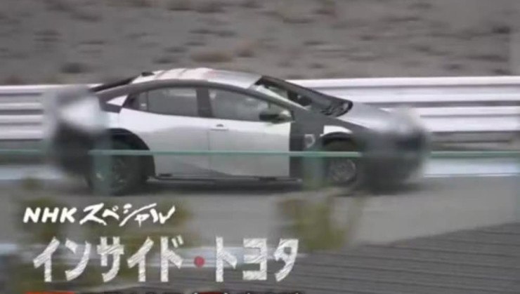 Toyota testa nova geração do Corolla, que deve perder visual tradicional de sedã -  (crédito: Reprodução/NHK)