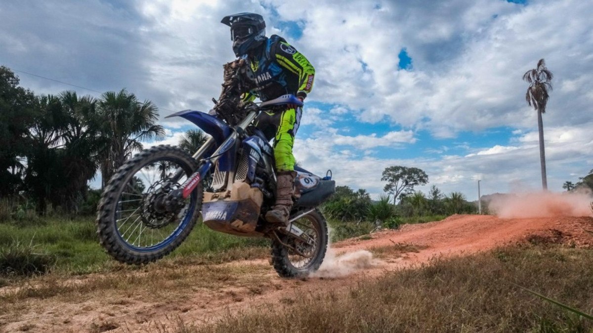 O piloto Gabriel Tomate é o atual campeão brasileiro de Rally e compete o Sertões com uma Yamaha WR450F