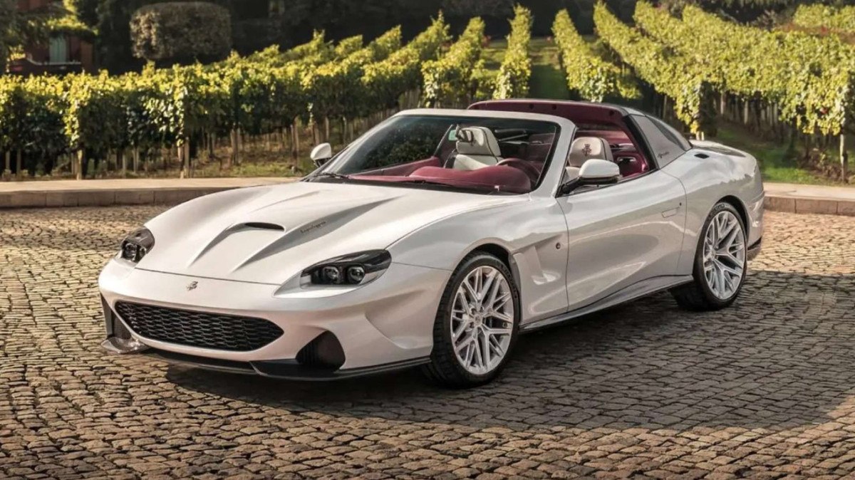 Ferrari 550 Maranello, restaurada e modificada pela Touring Superleggera