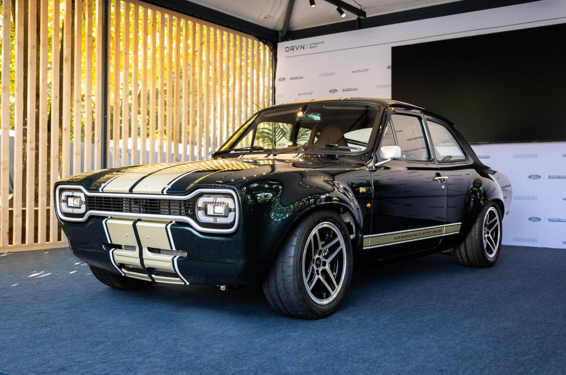 Ford Escort de R$ 2,6 milhões terá motor de 325 cv que gira 10.000 rpm