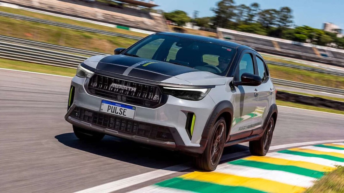 Pulse Abarth Scorpionissima conta com adesivos inéditos para reforçar nova identidade