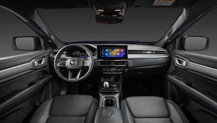 Interior conta com detalhes em azul