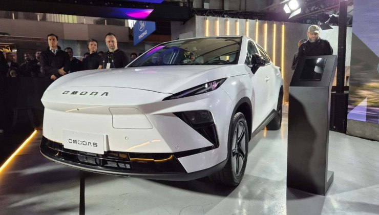 Omoda E5 estreia novo visual no Festival Interlagos
