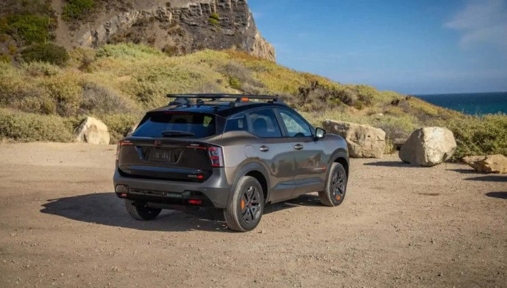 As principais diferen&ccedil;as entre os modelos s&atilde;o o motor 2.0 aspirado e a tra&ccedil;&atilde;o ser integral