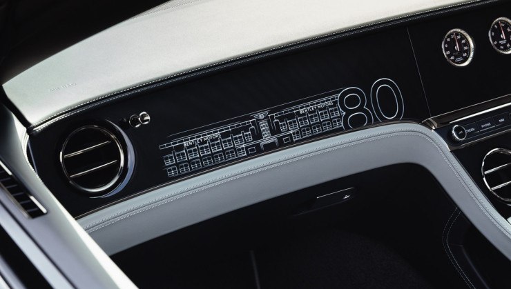Bentley Continental GTC exclusivo em celebra&ccedil;&atilde;o aos 80 anos de produ&ccedil;&atilde;o da marca em Crewe, na Inglaterra