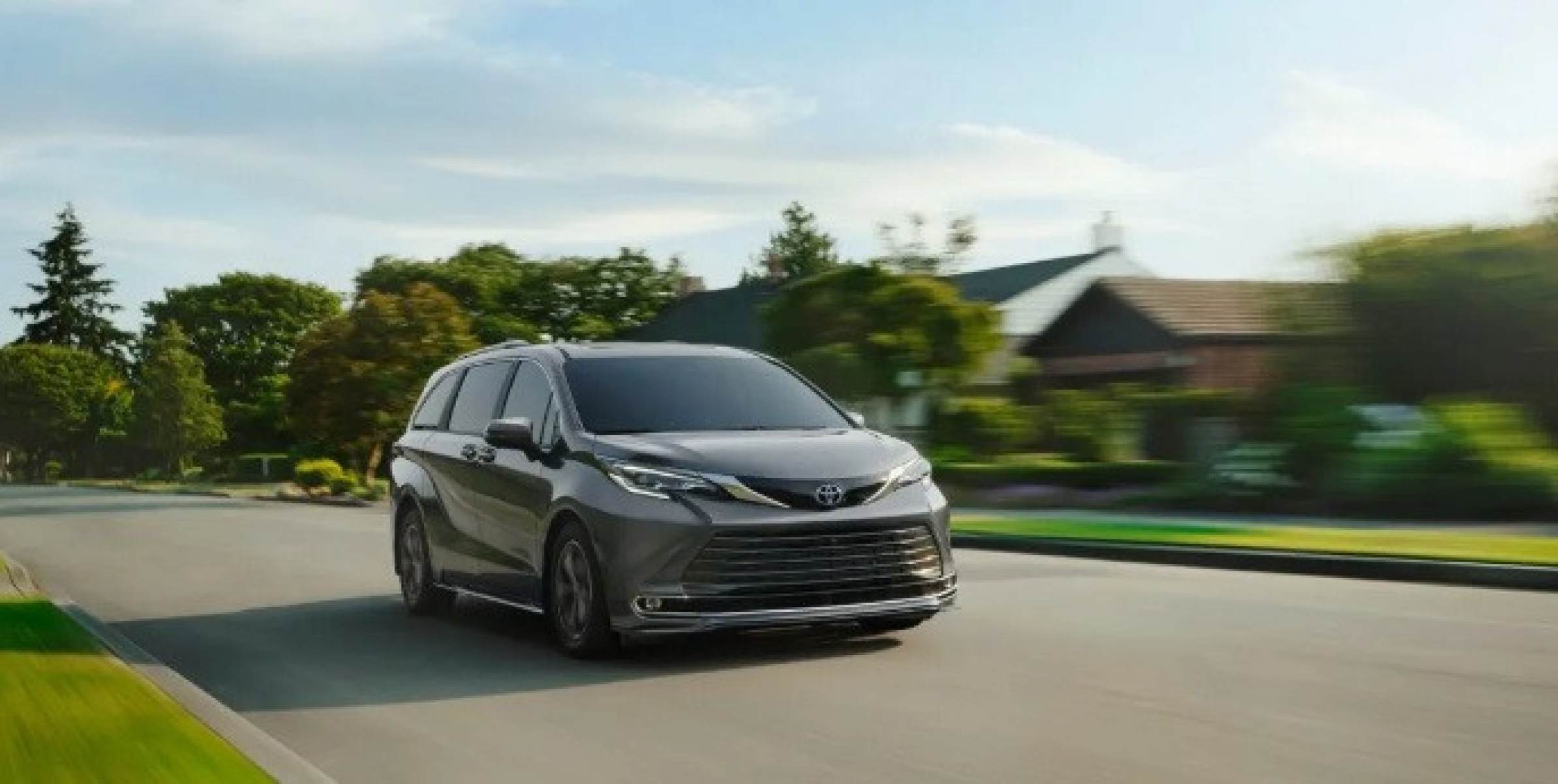 Minivan Toyota Sienna vem com refrigerador 