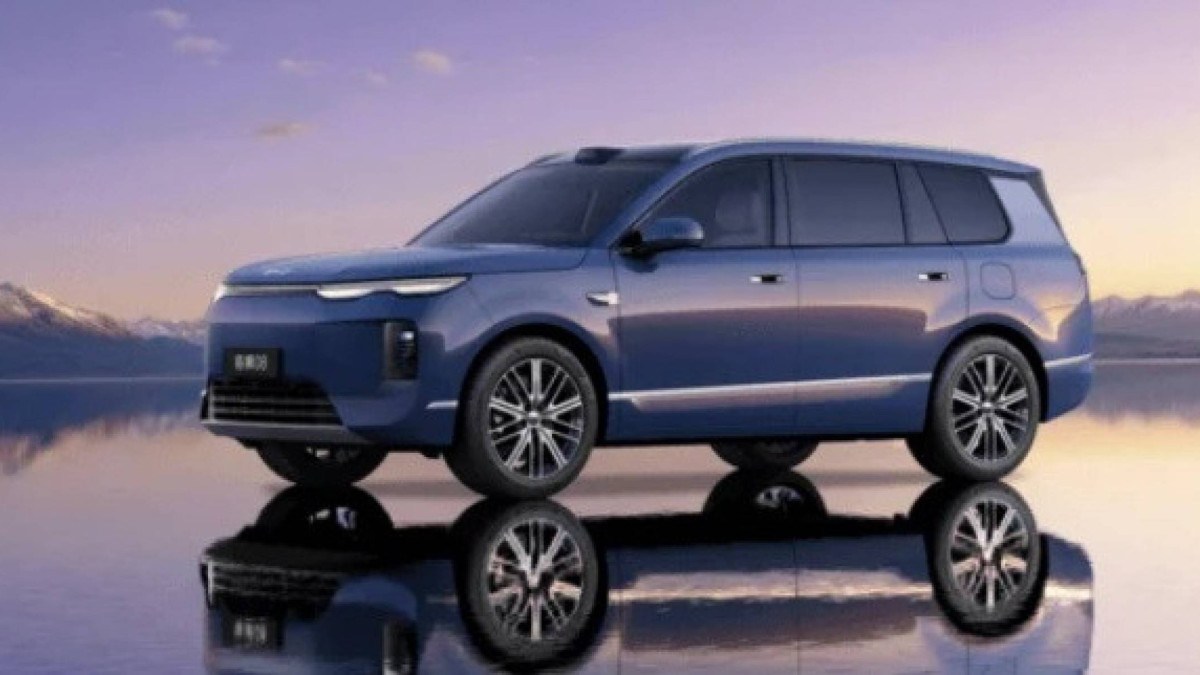 BYD Sealion 08 visto de frente