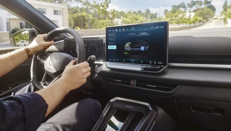 Interior do Volkswagen T-Roc europeu deve inspirar modelo nacional