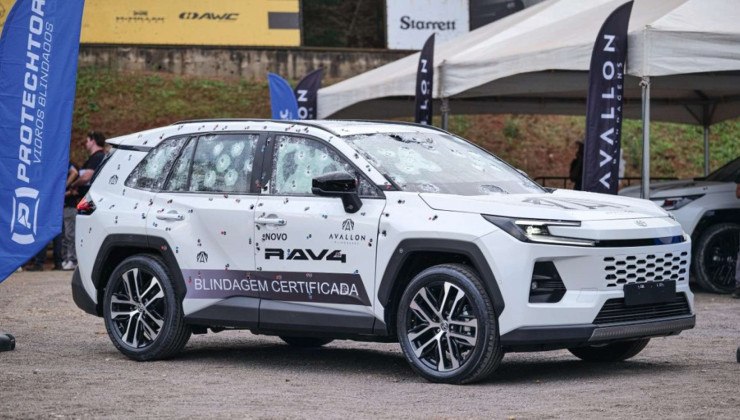 Toyota RAV4 com mais de 560 disparos -  (crédito: Divulgação/Avallon Blindagens)
