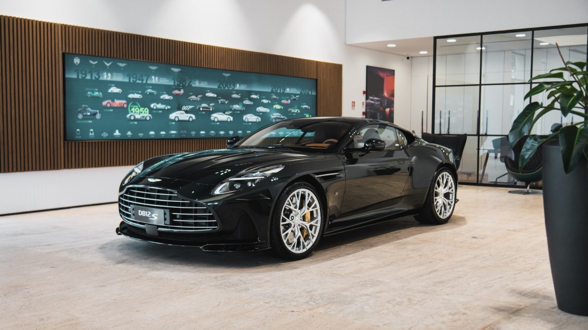 Aston Martin DB12 S