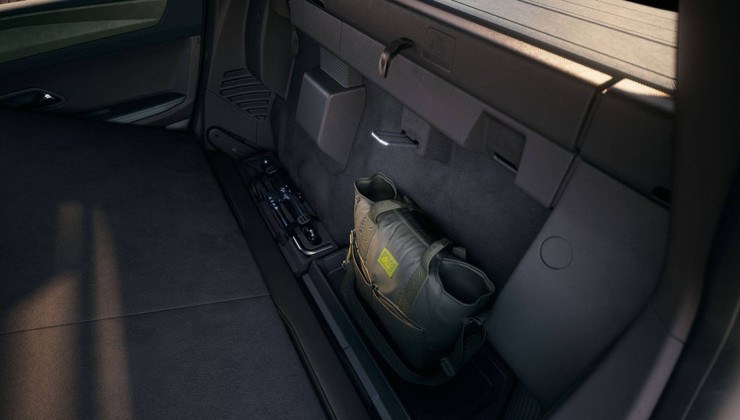 Espa&ccedil;o atr&aacute;s dos bancos traseiros da Renault Niagara    